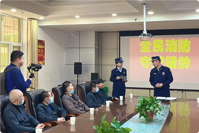 阿克苏地区消防救援支队开展“全民消防 守护银龄”消防安全网络直播