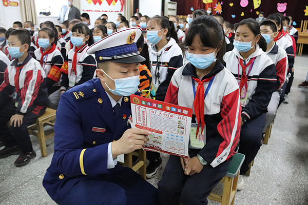 新疆开展防灾减灾主题消防安全宣传活动3.jpg